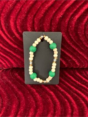 Les Trouve-Tout D'En HautGreen and Cream Beaded Stretch Bracelet - Women Jewelry